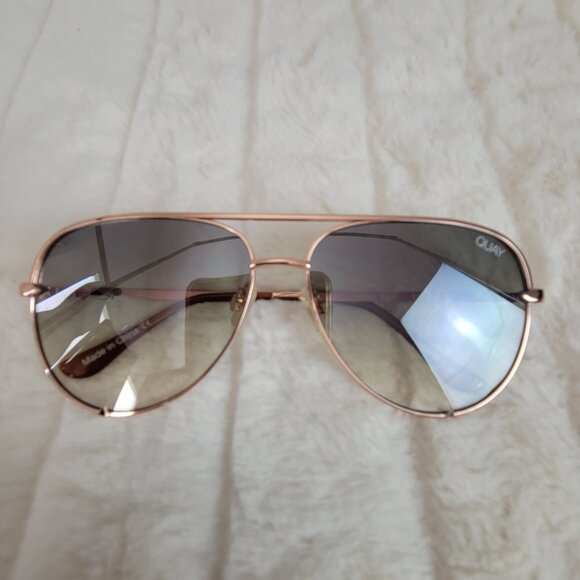 QUAY // ltd ed desi collab oversized rose gold frame green fade lens aviators main image 16